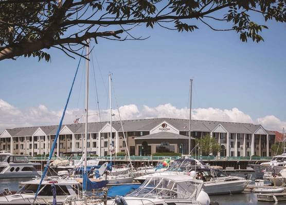 DoubleTree by Hilton Racine Harbourwalk 1