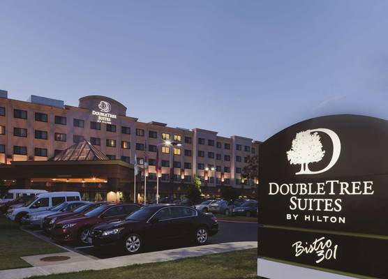 DoubleTree Suites by Hilton Bentonville 1