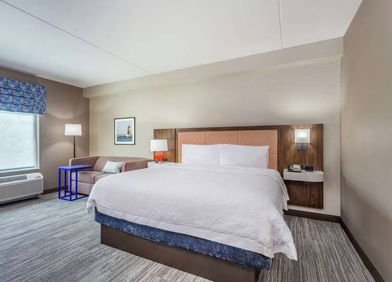 Hampton Inn & Suites Kittery-Portsmouth 1