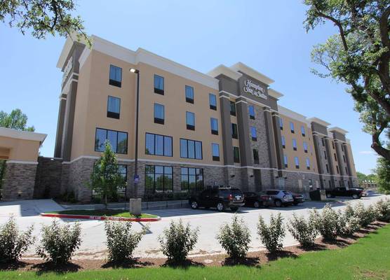 Hampton Inn & Suites Dallas Market Center 1