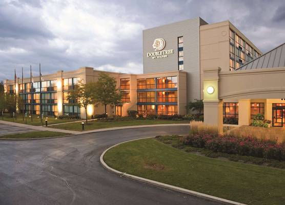 DoubleTree by Hilton Chicago - Arlington Heights 1