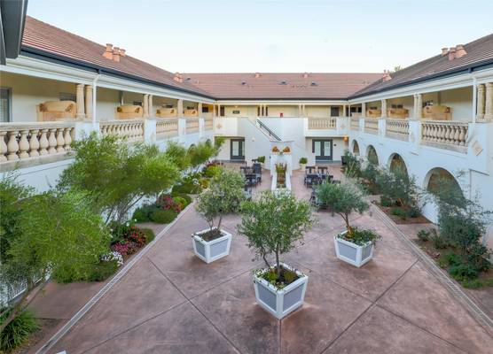 The Lodge at Healdsburg, Tapestry Collection by Hilton 1
