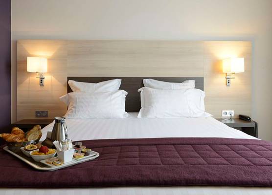 Kyriad Prestige Lyon Est - Saint Priest Eurexpo Hotel and SPA 1