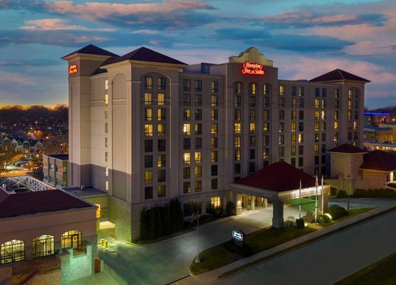 Hampton Inn & Suites Kansas City-Country Club Plaza 1