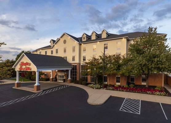 Hampton Inn & Suites State College at Williamsburg Square 1