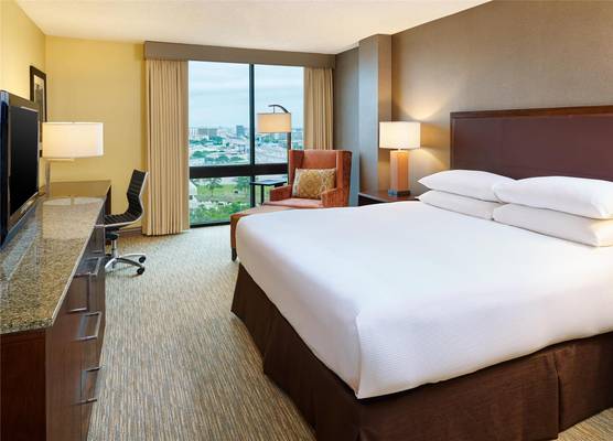 DoubleTree by Hilton San Antonio Airport 1