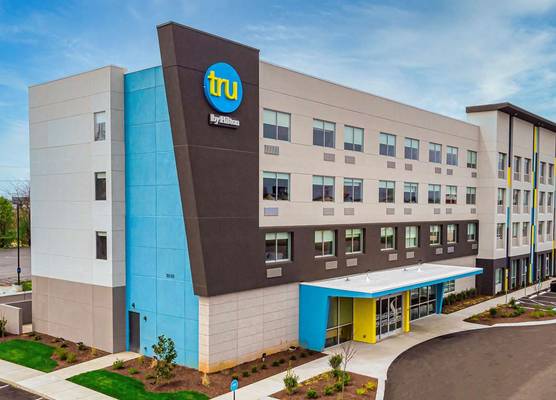 TRU By Hilton Clarksville 1