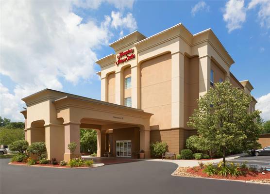 Hampton Inn & Suites Greenfield 1