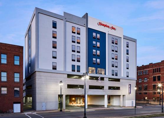 Hampton Inn Massillon 1