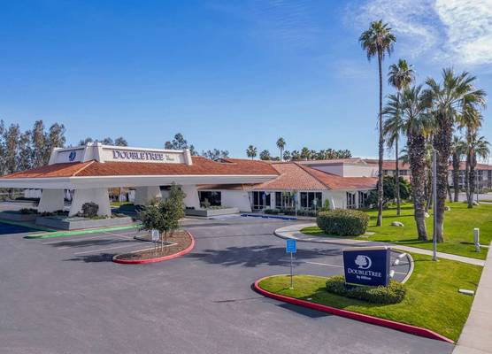 DoubleTree by Hilton Bakersfield 1