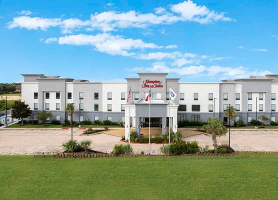 Hampton Inn & Suites Brenham 1