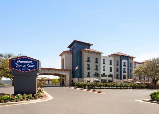 Hampton Inn & Suites San Marcos 1