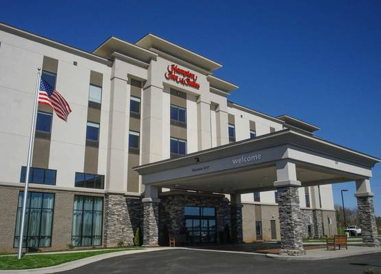 Hampton Inn & Suites Forest City 1