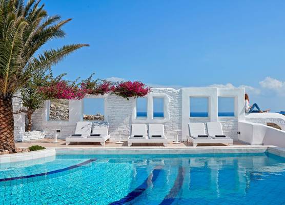 Mr and Mrs White Paros 1