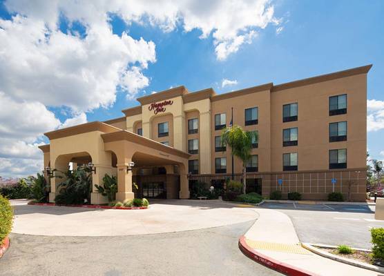 Hampton Inn Visalia 1