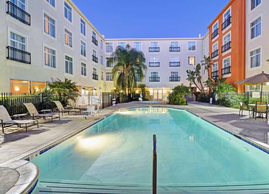 Embassy Suites by Hilton Valencia 1