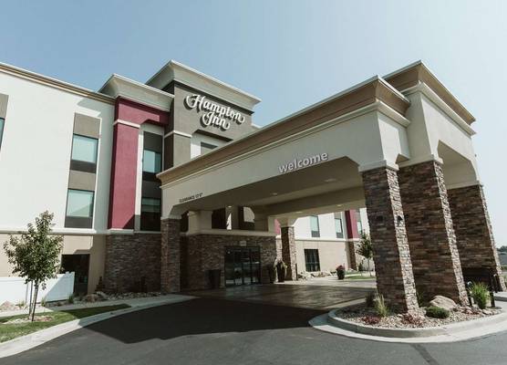 Hampton Inn Bismarck 1