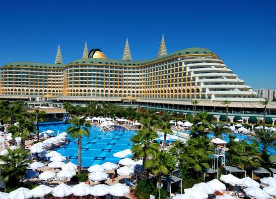 Delphin Imperial Lara 1