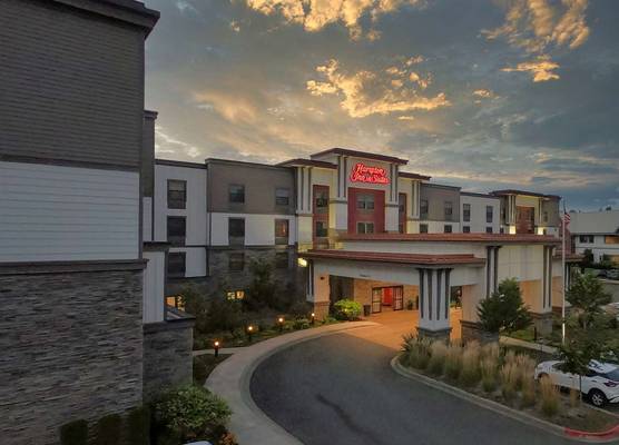 Hampton Inn & Suites DuPont 1