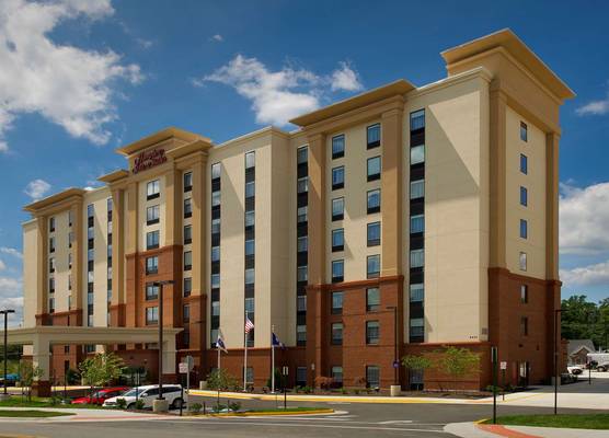 Hampton Inn & Suites Falls Church 1