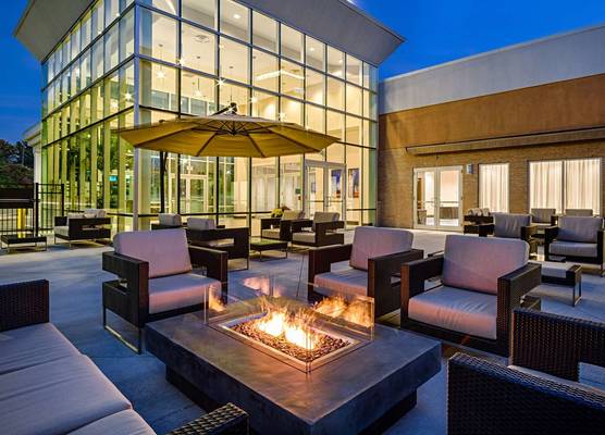DoubleTree by Hilton Bristol, CT 1