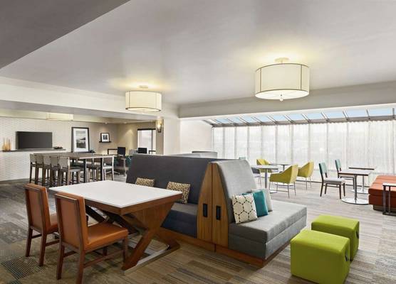 Hampton Inn Portland Airport, OR 1