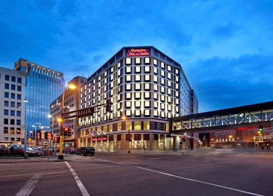 Hampton Inn & Suites - Minneapolis/Downtown 1
