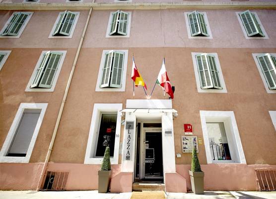 Plazza Hotel 1