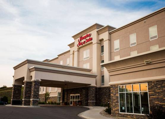 Hampton Inn & Suites Minot 1