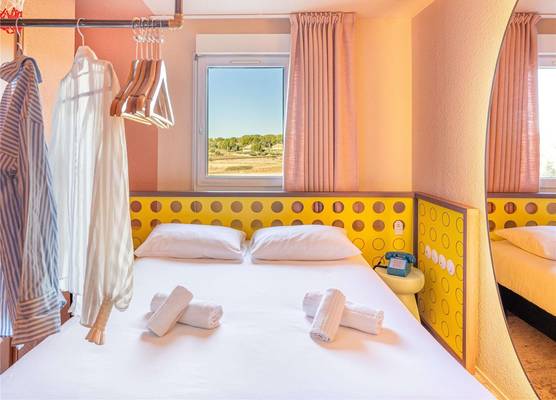 ibis Styles Pont du Gard Route d'Avignon 1