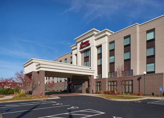 Hampton Inn & Suites Rogers 1