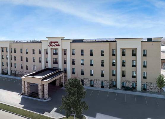 Hampton Inn & Suites Williston 1