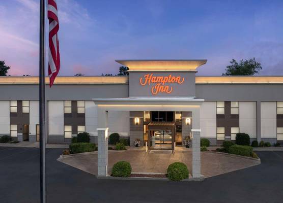 Hampton Inn Russellville 1