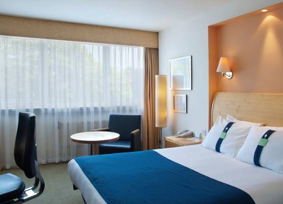 Holiday Inn LONDON - GATWICK AIRPORT by IHG 1
