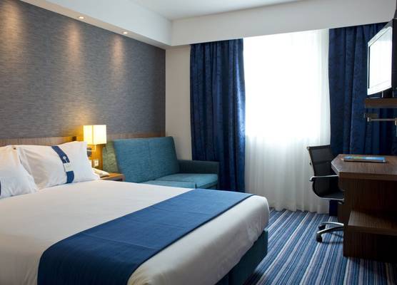 Holiday Inn Express LISBON - ALFRAGIDE by IHG 1