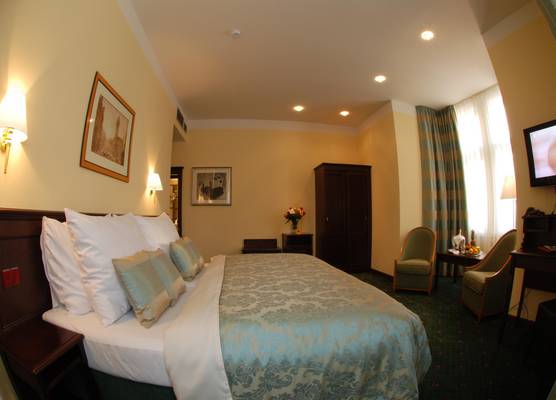 EA Hotel Downtown 1