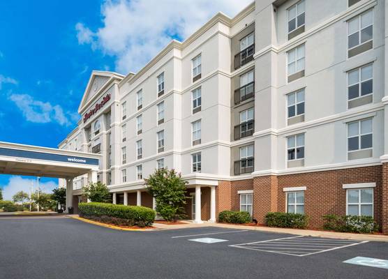 Hampton Inn & Suites Fredericksburg-at Celebrate Virginia 1