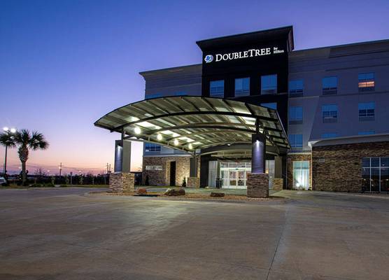 Double Tree by Hilton Sulphur Lake Charles 1