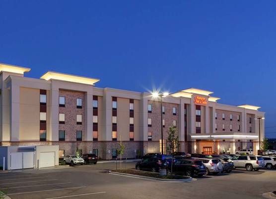 Hampton Inn & Suites Overland Park South 1