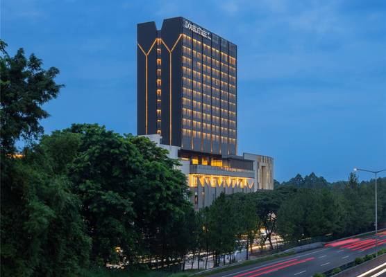 DoubleTree by Hilton Jakarta Bintaro Jaya 1