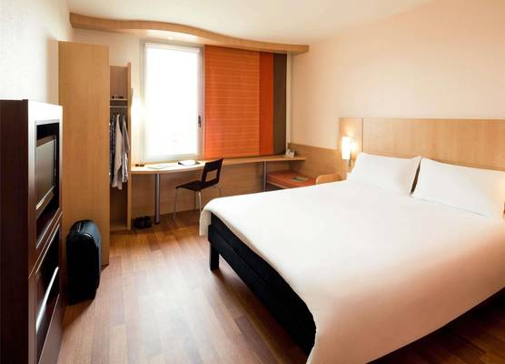 Ibis Barcelona Santa Coloma 1