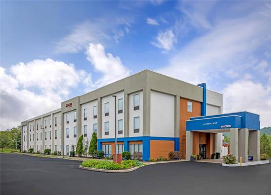Hampton Inn Pine Grove 1