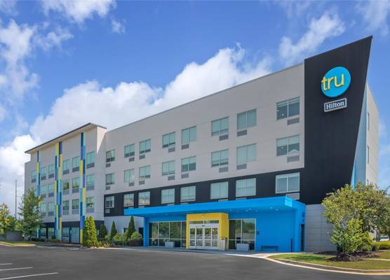 Tru by Hilton Auburn 1