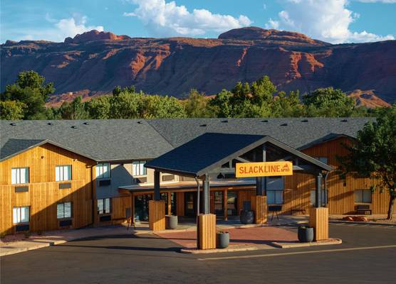 Slackline Moab, Outset Collection by Hilton 1