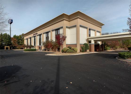 Hampton Inn Commerce 1