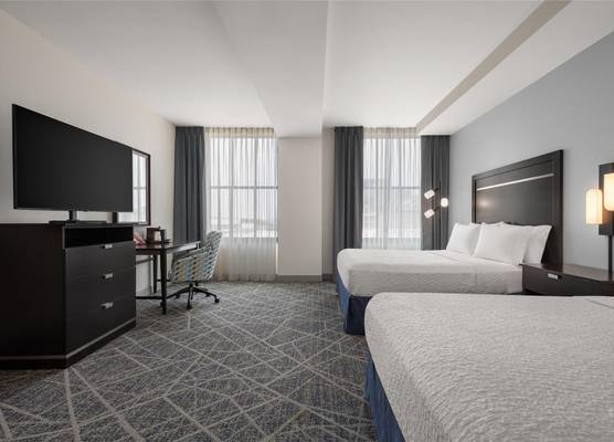Hampton Inn and Suites Cincinnati - Downtown 1