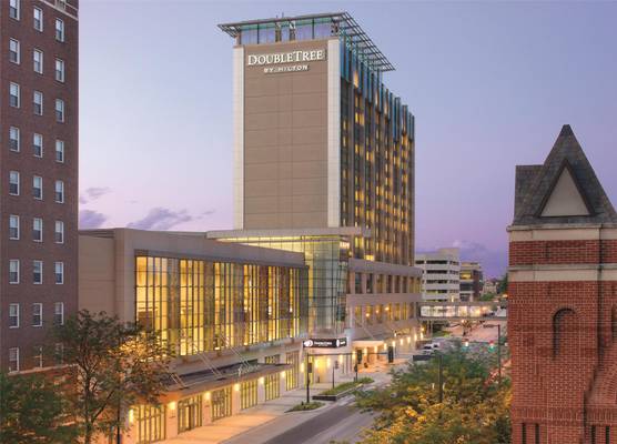DoubleTree by Hilton Cedar Rapids Convention Complex 1