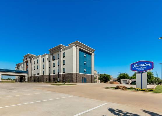 Hampton Inn and Suites Pauls Valley 1