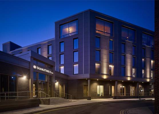 DoubleTree by Hilton Hull 1