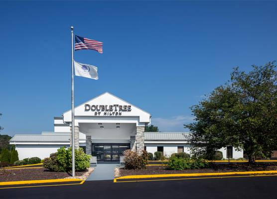 DoubleTree by Hilton Pittsburgh-Meadow Lands 1